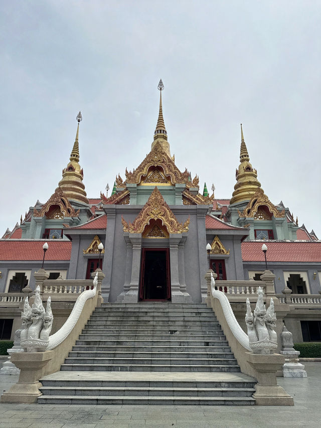 Stunning temple in Phrachuap Khiri Khan