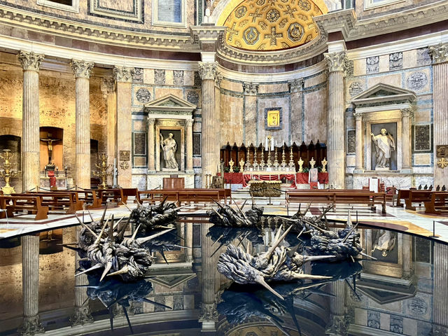 Avoid the crowds to an empty Pantheon in Rome