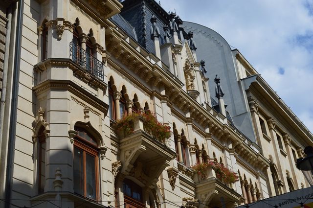 What to See & Do in Romania’s Eclectic Capital 🇷🇴✨