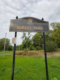Queen’s Park in Autumn – A Symphony of Colour and Calm