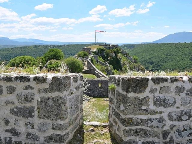 Knin Fortress: Croatia's Majestic Sentinel 🏰