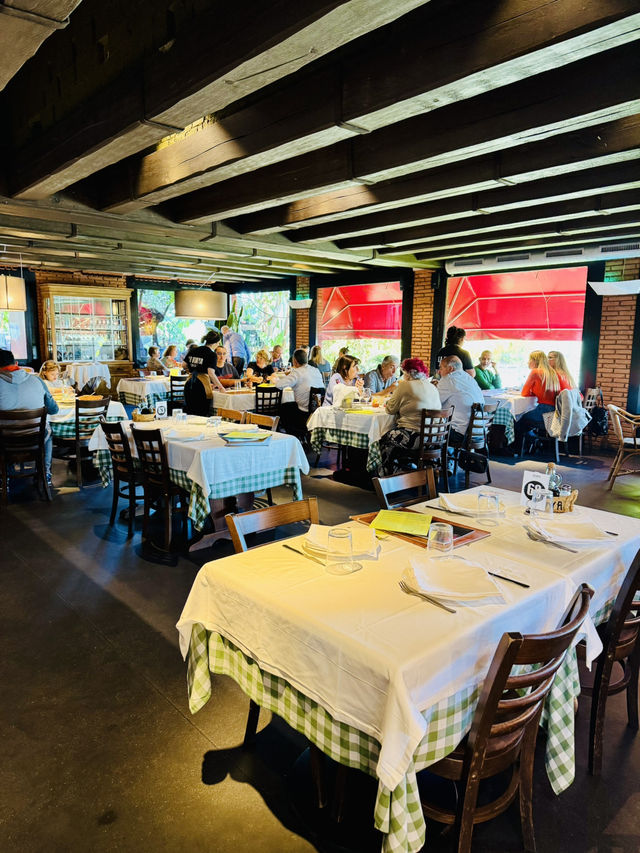 🍷🥩 Wonderful Local Lunch at La Vinya Grill — A True Hidden Gem in Barcelona