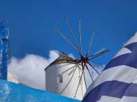 ๐ฌ๏ธ Oia and Its Iconic Windmills: Where Santorini Feels Like a Fairytale โจ
