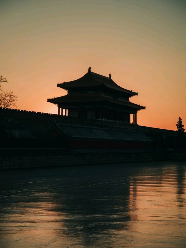 Catching sunset outside the Forbidden City