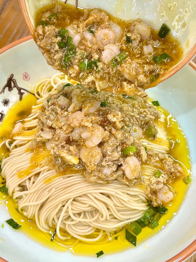 蘇州の絶品夏限定メニュー・海老まみれ麺（三虾面）！ | Trip.com 蘇州