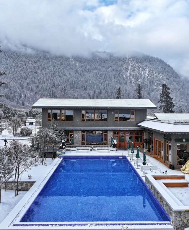 松贊巴松措林卡酒店雪景野奢酒店天花板