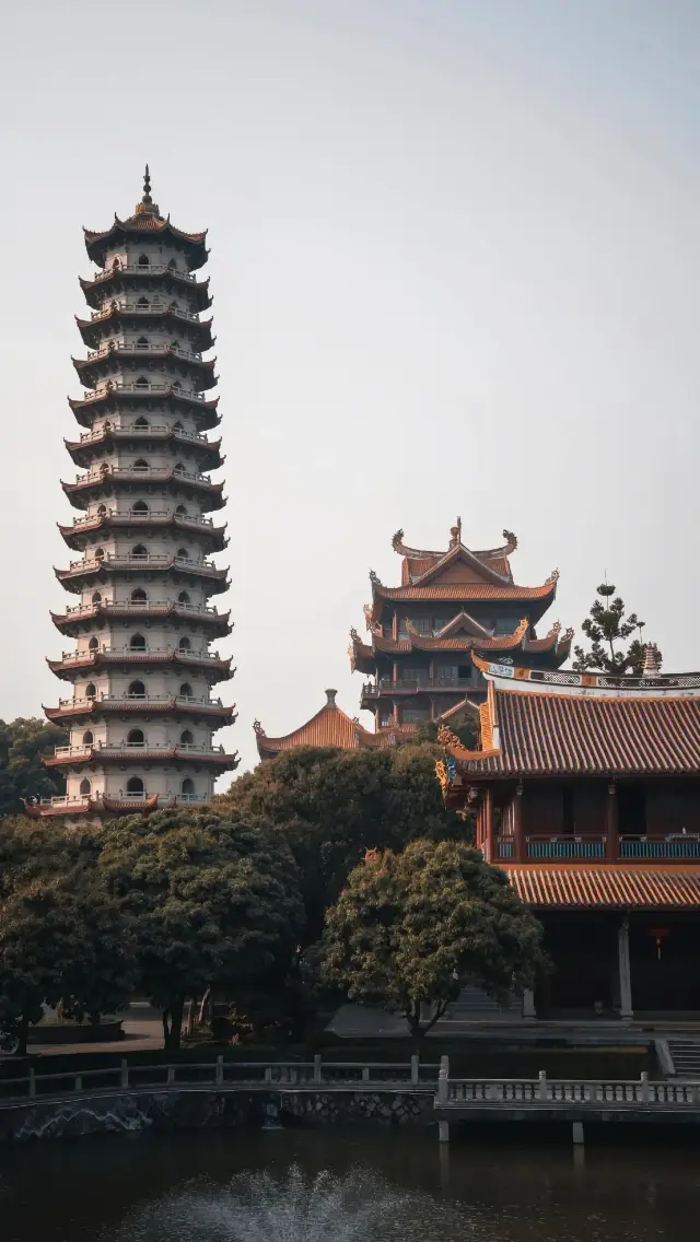 This autumn, come and visit the ancient Xichan Temple that has been around for a thousand years