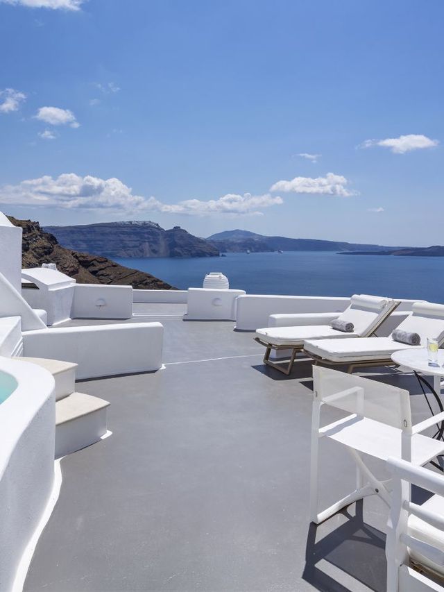 🌟 Santorini's Canaves Ena: A Luxe Stay! 🌟