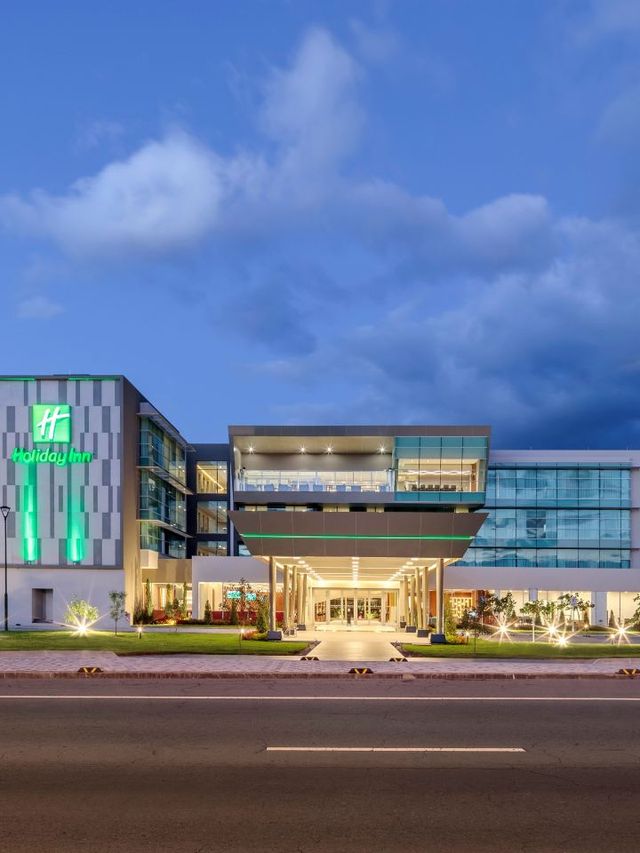 🌟 Quito's Comfy Stay: Holiday Inn Airport Highlights ✈️🛏️