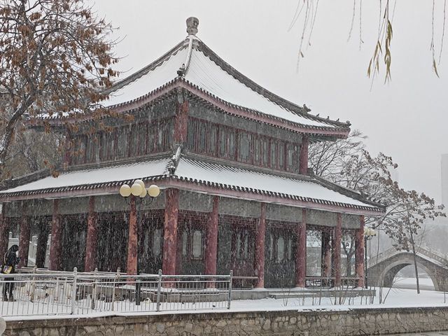 白雪映古建，岁晏尘事歇——雪舞天津老建筑