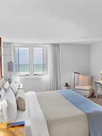 🌴🛏️ Miami's Must-Stay: Hotel South Beach 🌞🌊