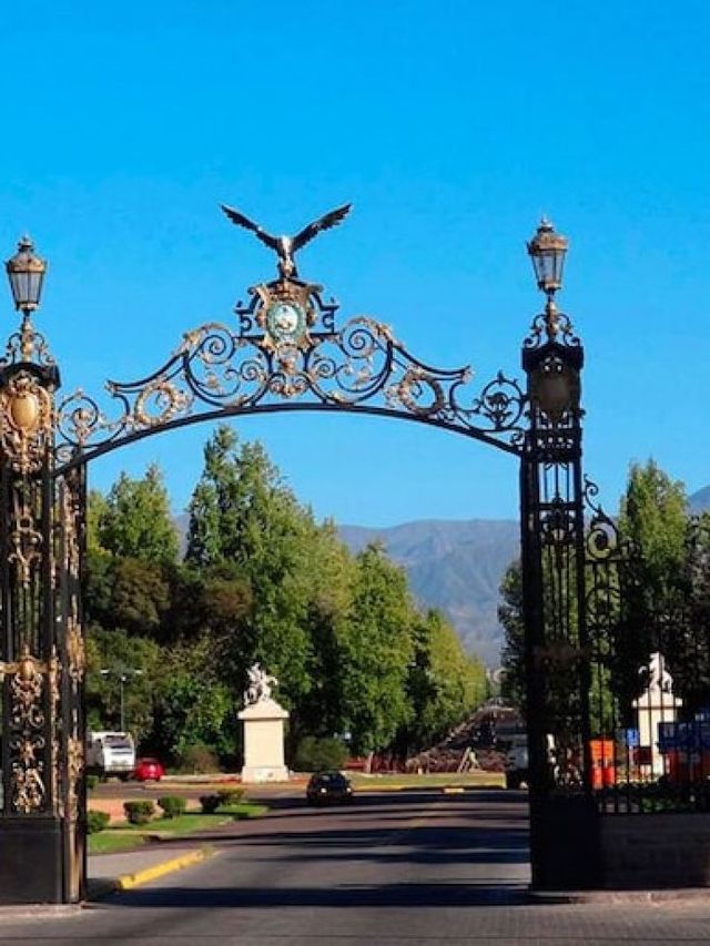 🌟 Mendoza Marvels: Top Hotel Picks! 🏨🍇