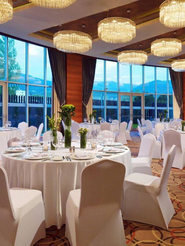 🌟 Bursa's Best: Luxury & Culture at Sheraton! 🏨✨