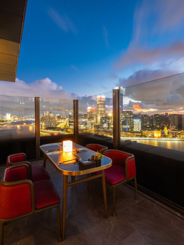 🌟 Shanghai Sleepover: Riverside Luxury & Views 🌟