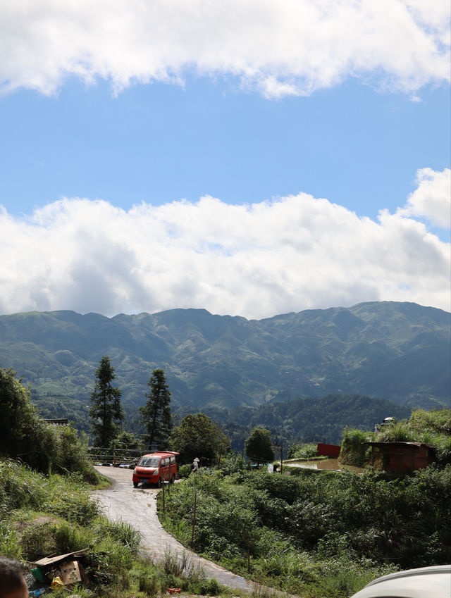 逃離喧囂，隱於梯田雲海間