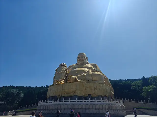 登上千佛山，欣賞泉城風采。