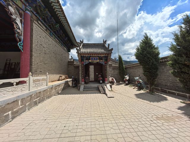 天岩范氏宗祠。