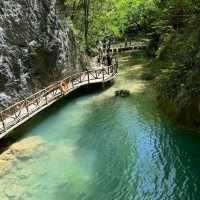襄陽香水河：七彩瀑布與神秘地下世界的絕美之旅