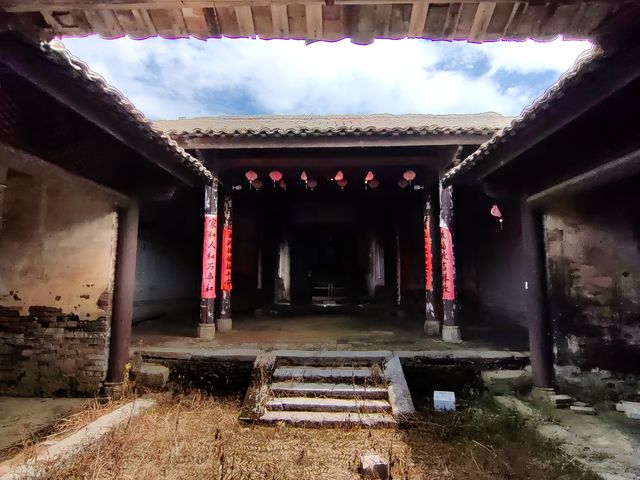 廣西武宣霞山村鐘、黃祖祠。