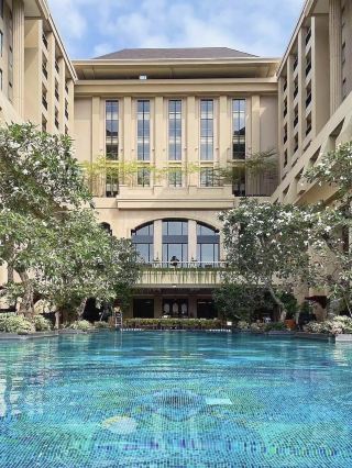 Visit Borobudur in Yogyakarta and stay at this super cost-effective hotel in the city center!