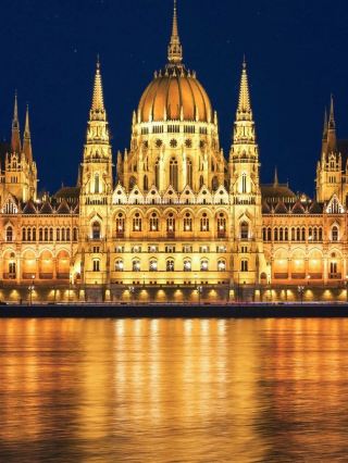 12-Day Eastern Europe Tour: Enjoy a Hot Spring Tour