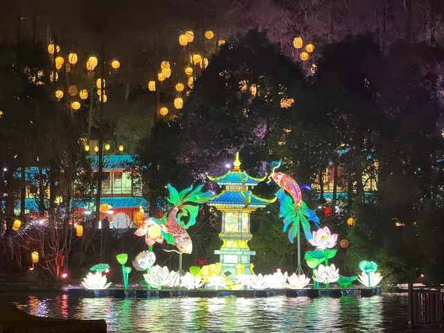 秦淮河畔燈火輝煌