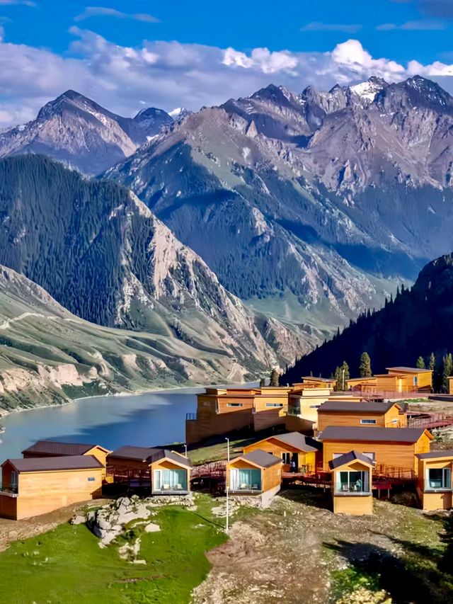 藏在雲中草原的秘密基地，和我一起住進風景裡吧！
