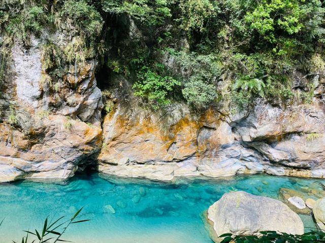 太魯閣峽谷：大理石峽谷的地質詩篇，台灣東部的自然奇觀