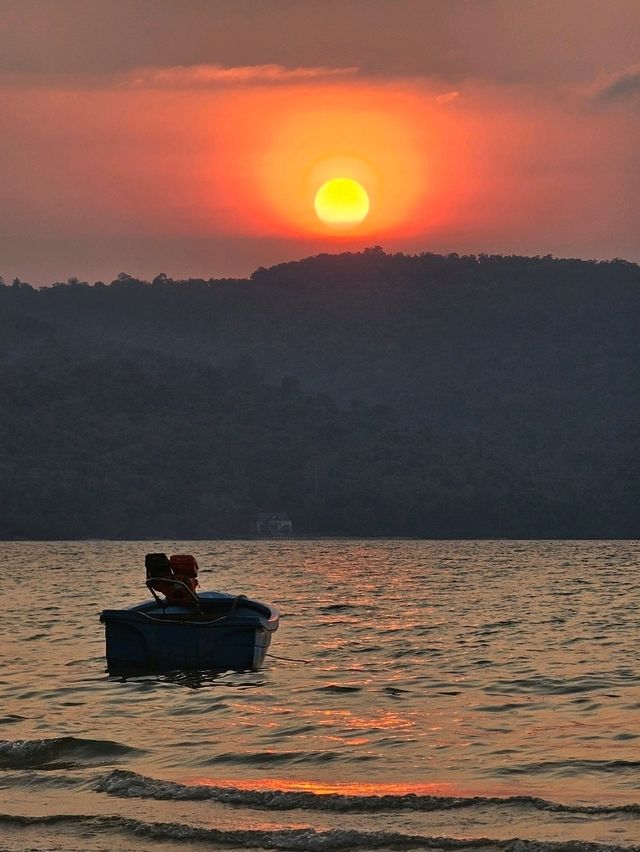 The secret ferry to Koh Rong - The paradise off the coast of Cambodia