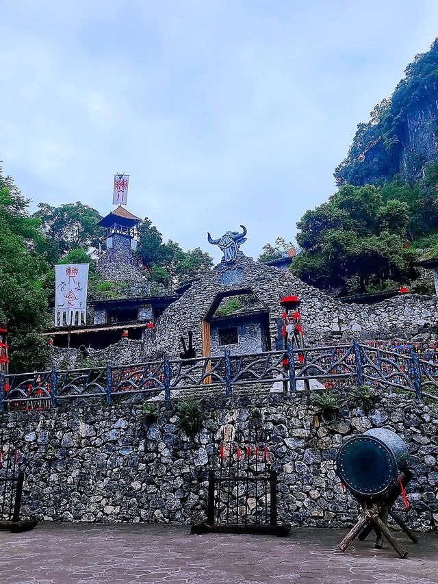 闖入異域星球！成都2h直達嘅16°C地心溶洞
