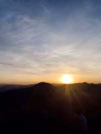 雄峰上的烈焰──恒山日出的壯闊