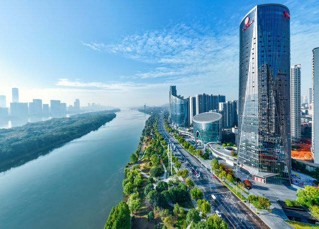 高空瞰湖景、綠茵燃熱血,一站式玩轉星城! 高空瞰湖景、綠茵燃熱血,一站式玩轉星城!
