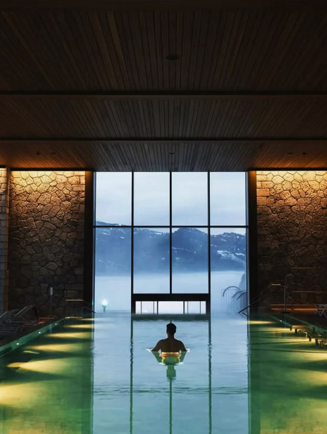 瑞士絕美雲端酒店 | 躺看雪山湖景