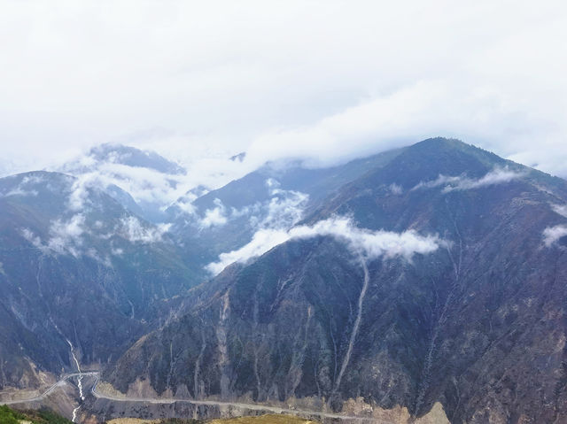 別再去318擠了！滇藏線214國道才是秋日自駕天花板！