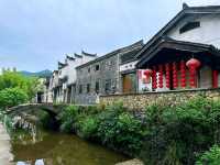 The magic of Thousand Island Lake touches the soul with its serene beauty.