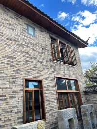 逃離喧囂！麗江這家侘寂風咖啡館美到窒息