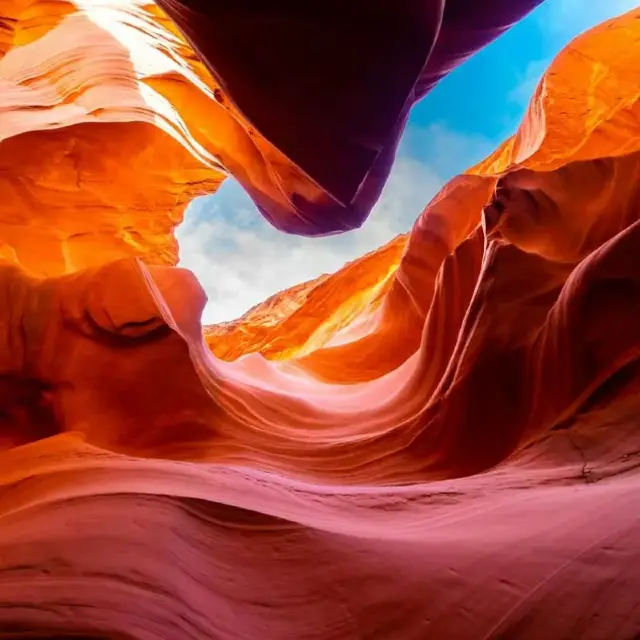 罕見地質～羚羊峽谷遊玩