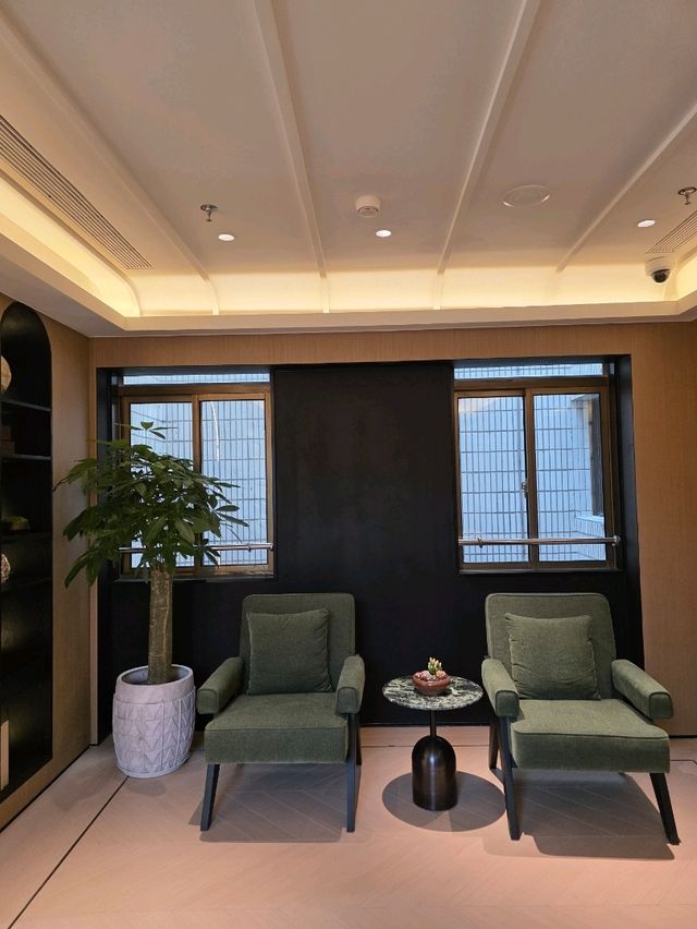 Отель с изысканным рестораном внутри. Отель с изысканным рестораном внутри.