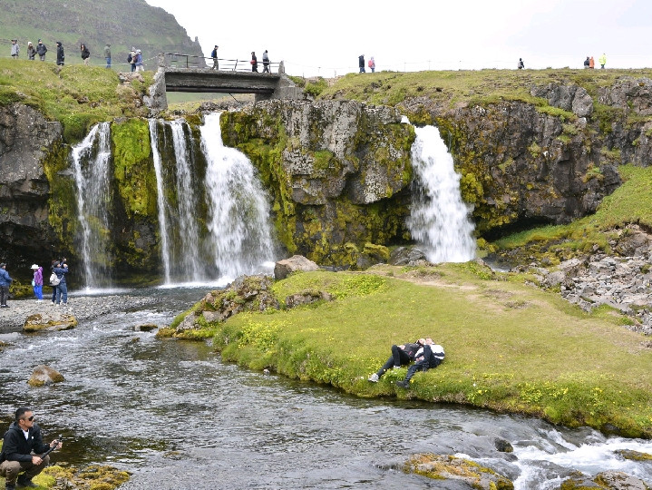 Kirkjufellsfoss Waterfall Travel Guide: Iceland's Iconic Photo