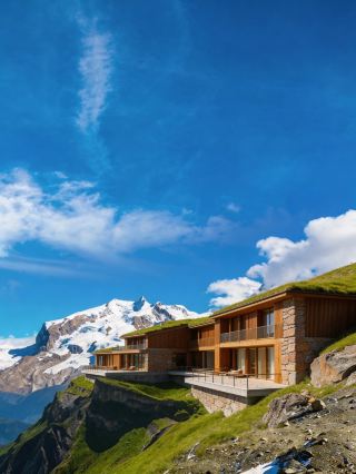 Take the kids to walk the cloud ridge! The Alpine scenery is stunning