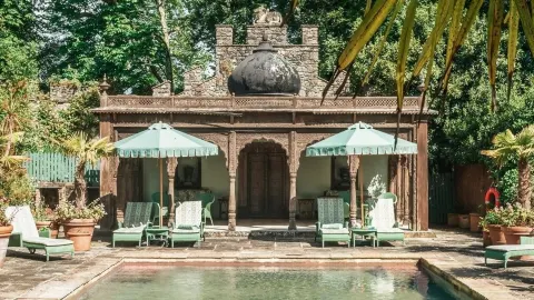 £10,000 a week, an independent castle hotel in the UK, a treat for the eyes!
 — traveler post in Orange