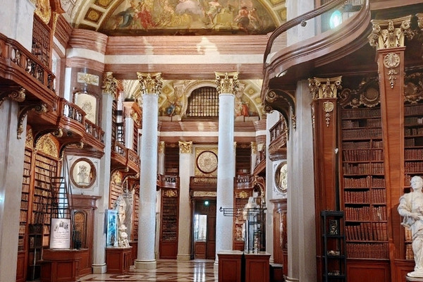 オーストリア国立図書館（ウィーン）の観光ガイド。 | Trip.com ウィーン