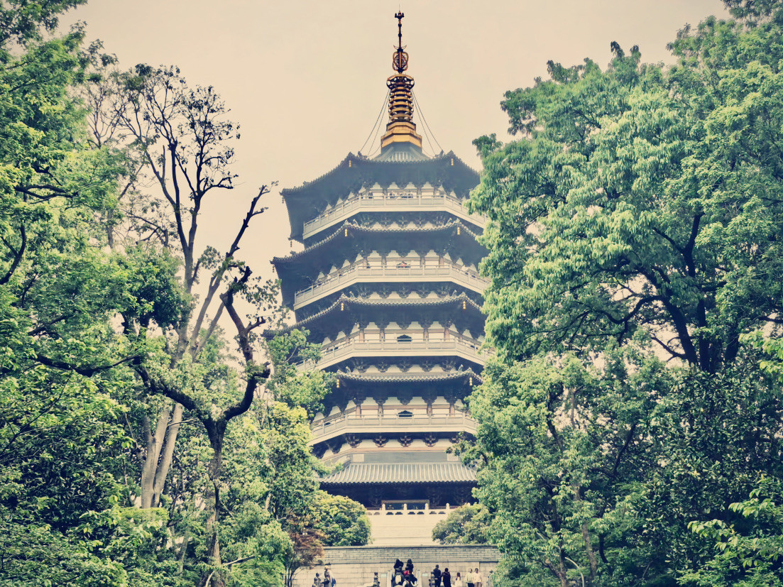 The Pinnacle of West Lake: Leifeng Pagoda's Stunning Sunsets and