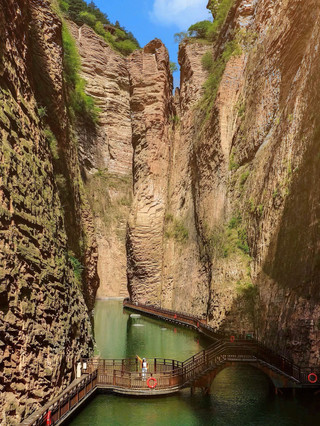4-day Vietnam trip with an average cost of 1k+ per person for a great time