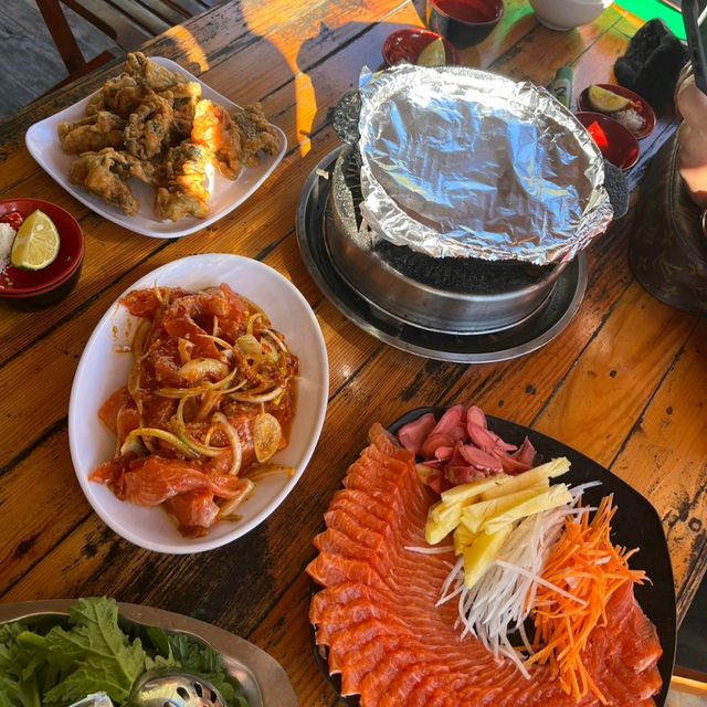 ปลาแซลมอนสดๆ ที่น้ำตกซิลเวอร์ ซาปาเวียดนาม