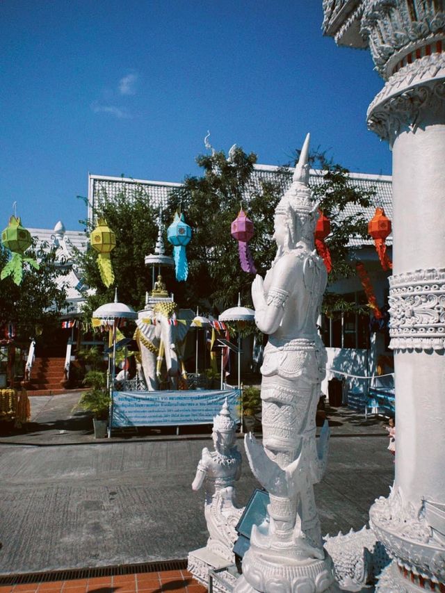 แวะกราบศาลหลักเมืองจังหวัดน่าน