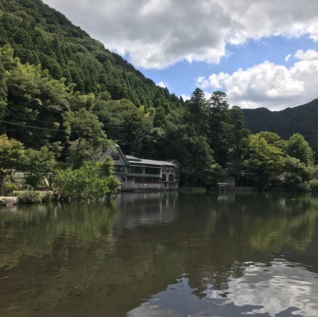 金鱗湖欣賞由布岳、湖泊、水上鳥居美麗景色