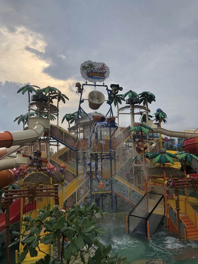 are you a thrill-seeker? visit Splashmania!