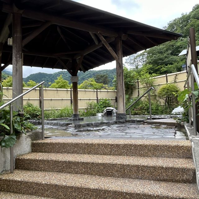 ハンモックに揺られ、静岡の山々を眺めながらの露天風呂