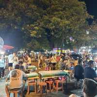 หาของกินที่ตลาดประตูเชียงใหม่